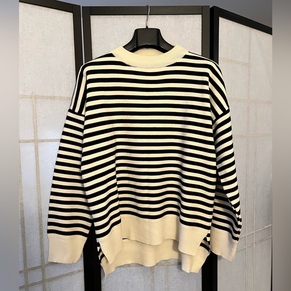 Striped sweater. Brand Mollis. One size.